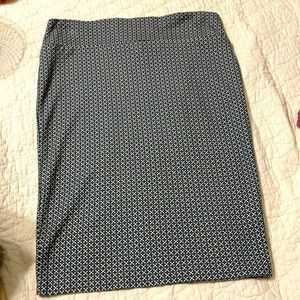 Jules & Leopold knee-length skirt.  Size medium. Colors:  white, black, green